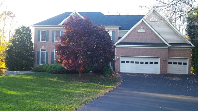 Front - 9321 Pennywise Ln