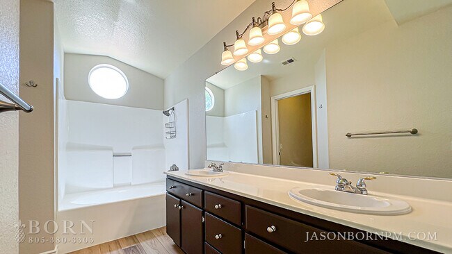 Foto del edificio - 15327 Braun Ct