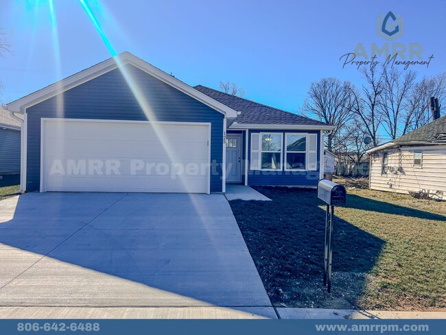 Building Photo - 3 Bedroom Available In Carterville!