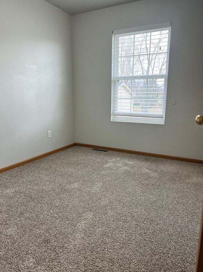 Building Photo - 1703 Dainesway Dr Valparaiso, IN 46383
