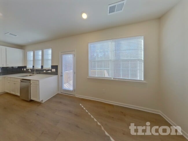 Building Photo - 1041 Bandon Dr