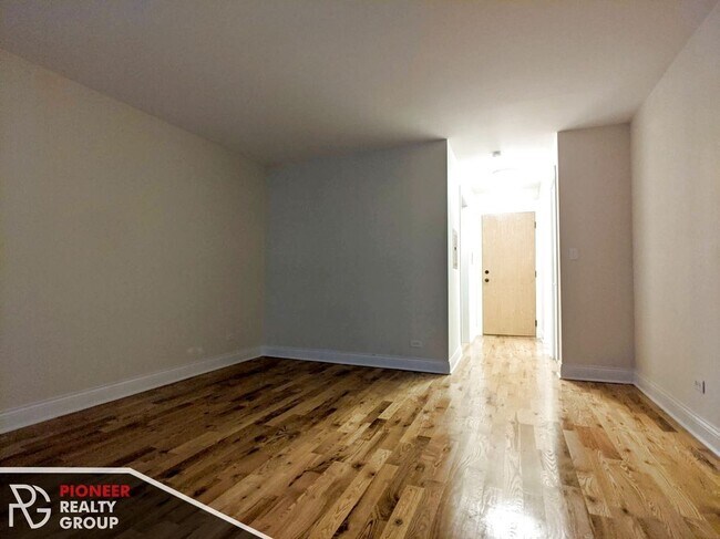 Building Photo - 555 W Arlington Pl