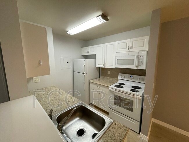 Building Photo - 5998 Westgate Dr