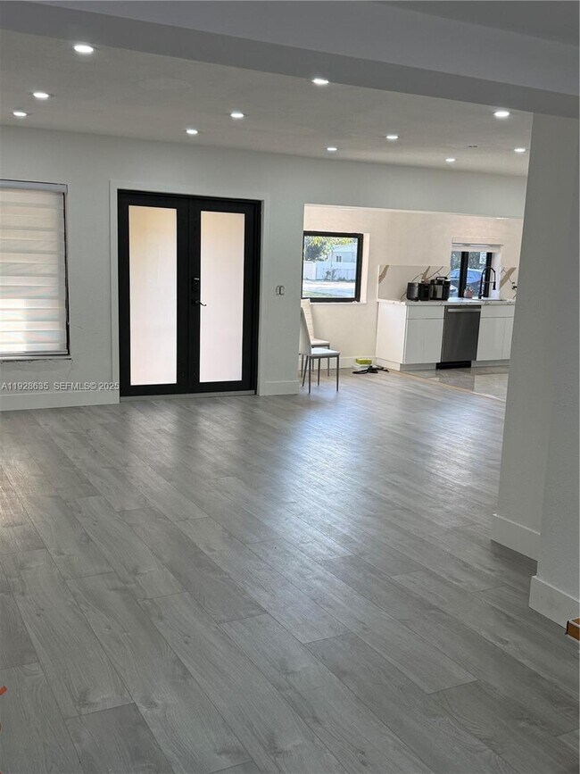 Foto del edificio - 1601 NE 158th St