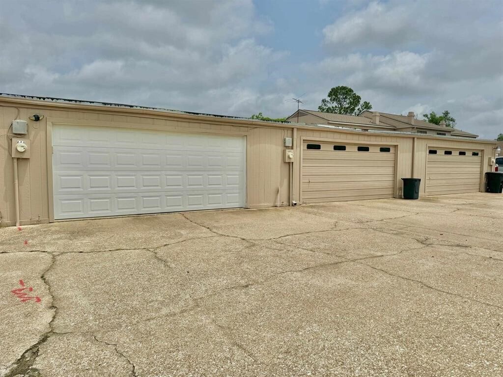 Building Photo - 495 Yorktown Ln