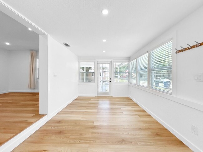 Building Photo - 4631 Queensboro Ave S