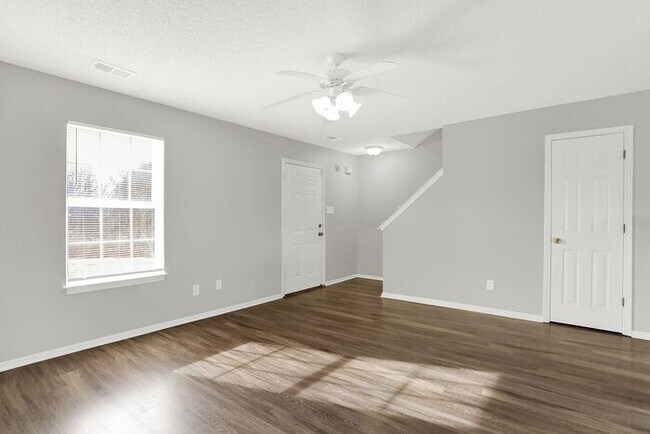 Building Photo - Two Story 2-bd/ 1.5-ba Southaven Townhome ...