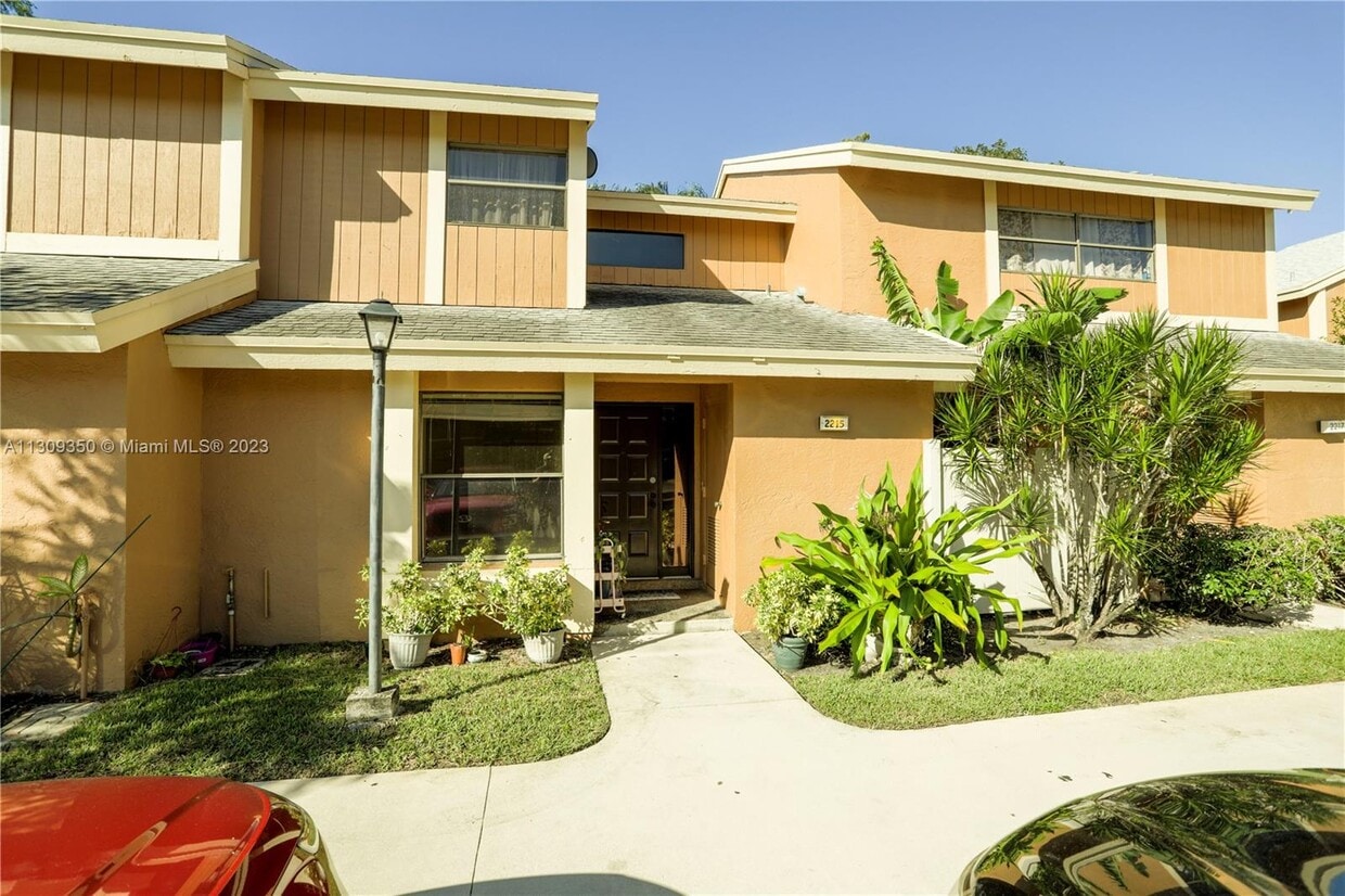 2215 NW 45th Ave, Coconut Creek, FL 33066 Townhome Rentals in Coconut