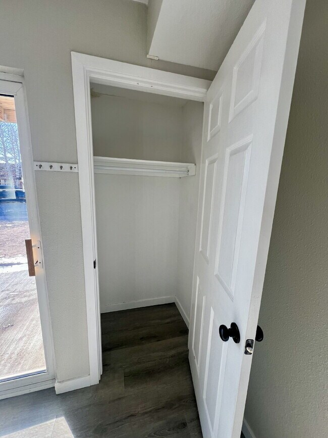 Foto del edificio - Conveniently located updated 2 bedroom!