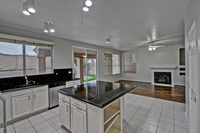Building Photo - 10220 E Meadow Hill Dr