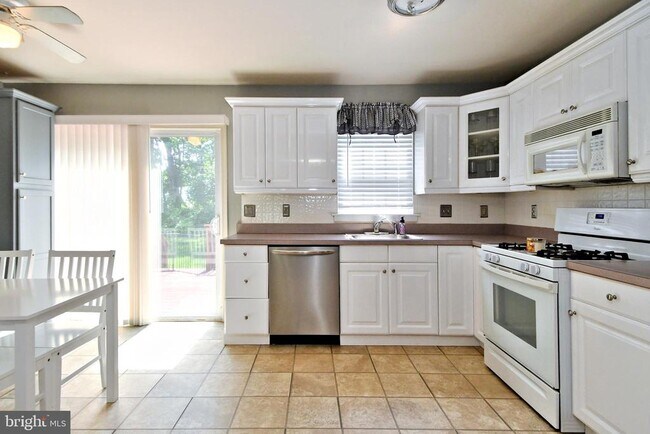 Building Photo - 58 Horseshoe Dr