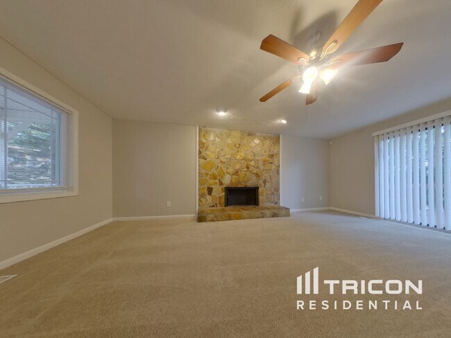 Building Photo - 6640 Valley Hill Dr