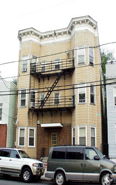 Foto del edificio - 77-79 Sherman Ave