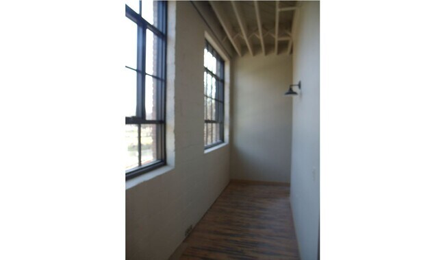 Foto del edificio - 307 S Whitley St