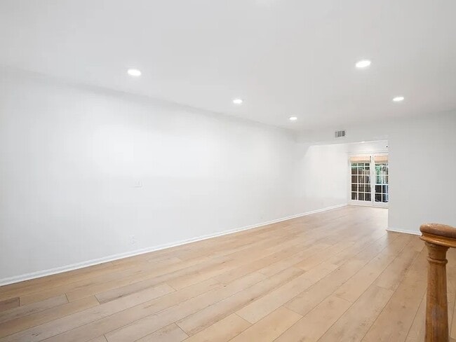 Building Photo - 5025 Hillsboro Pike