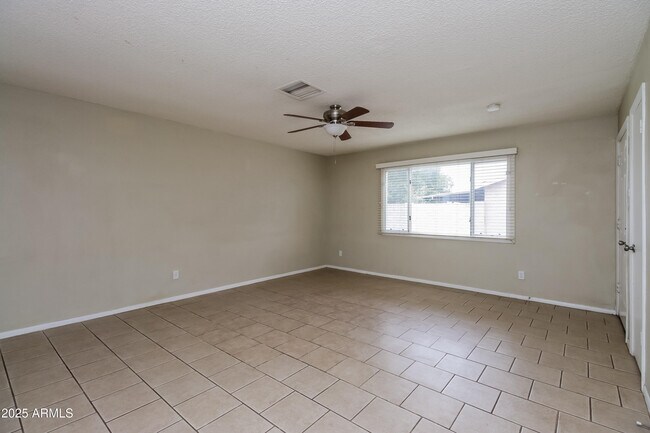 Foto del edificio - 4708 E Chambers St