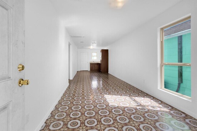 Building Photo - 1210 Bayou St