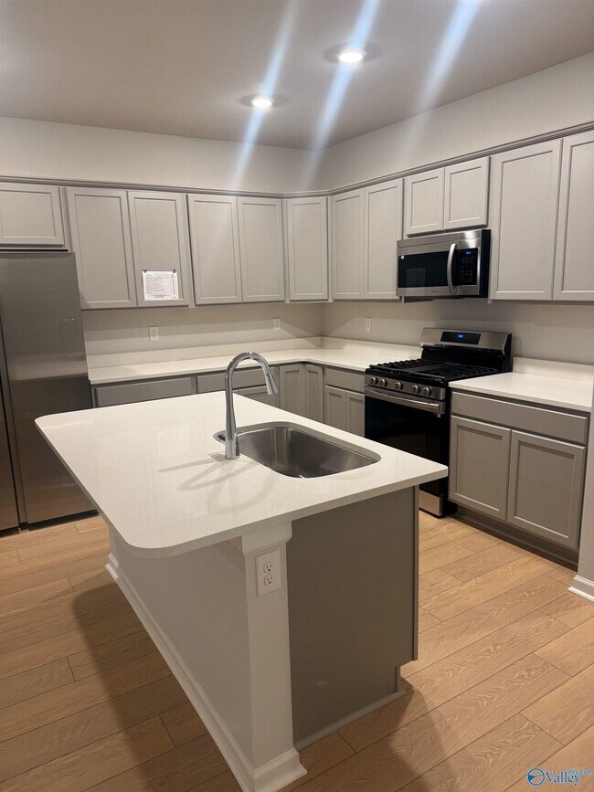 Foto del edificio - 6103 Ruby Grace Cir SE