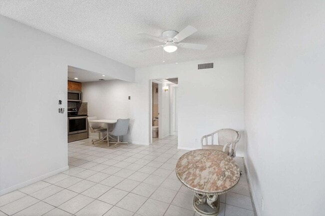 Building Photo - 304 Imperial Ct