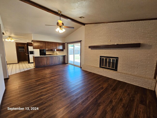 Building Photo - (3) Bedroom on Corner lot in Moore with Ci...