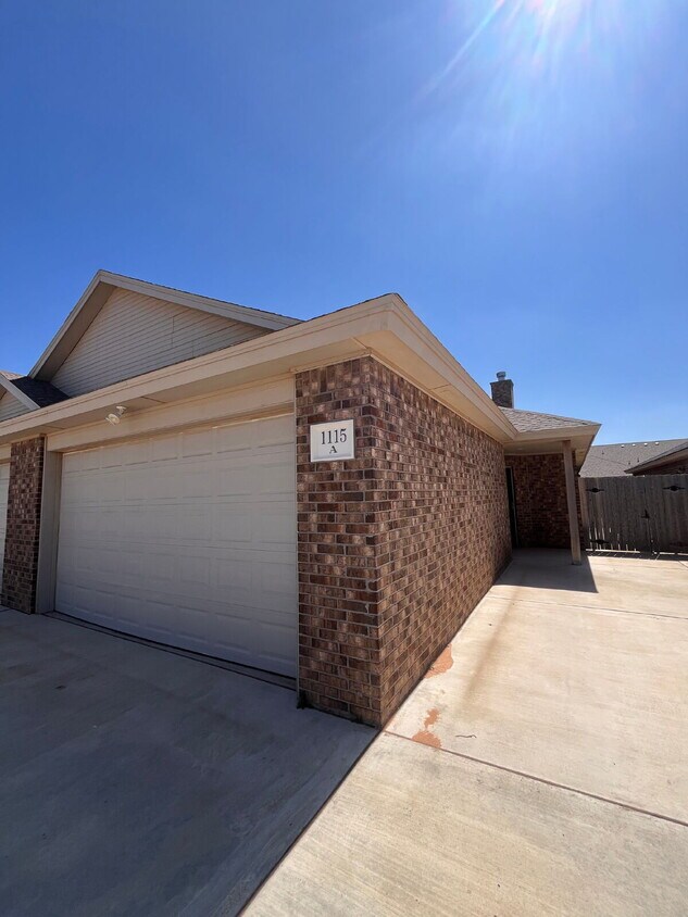 Foto principal - Spacious Duplex-3/2/2 Near Preston Manor!