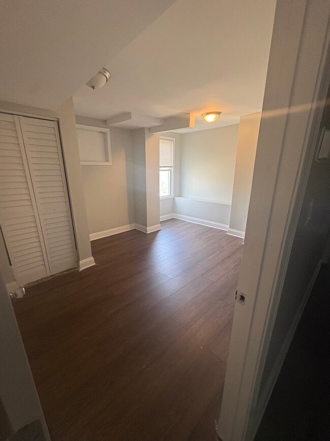 Building Photo - 700 Woodbourne Ave