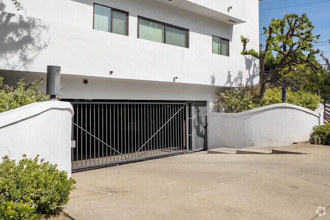 Aparcamiento - 1450 Midvale