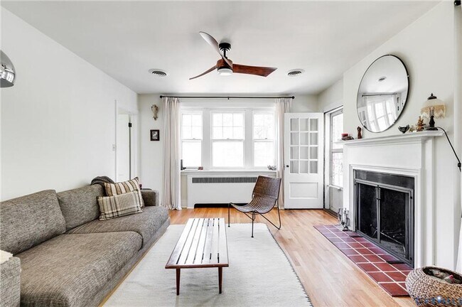 Foto del edificio - 1025 Taylor Ave