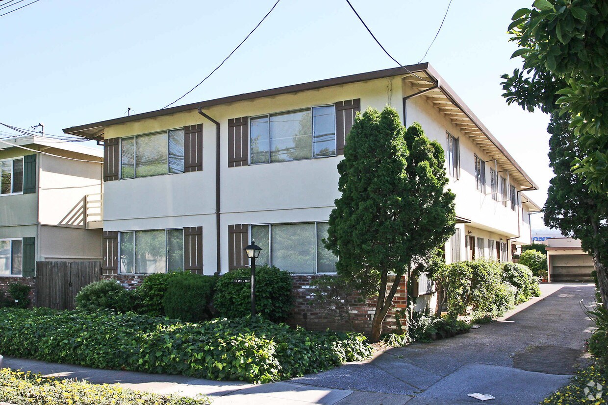 Building Photo - 213 Anita Rd