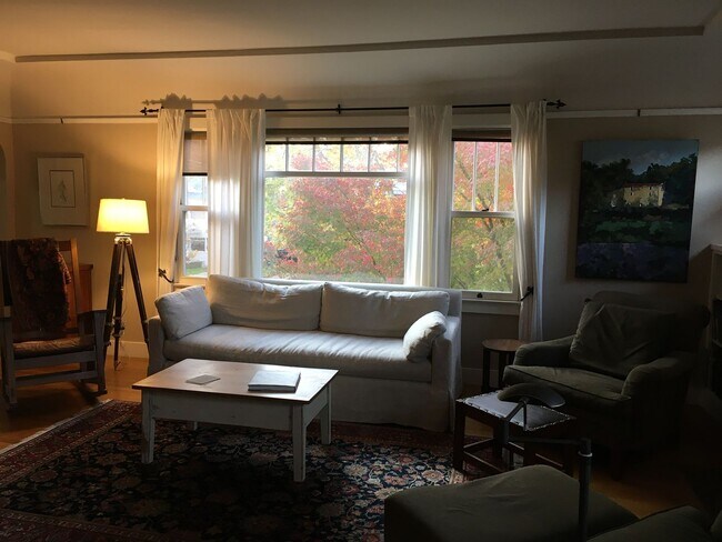 Foto del edificio - RARE EAST SACRAMENTO home available
