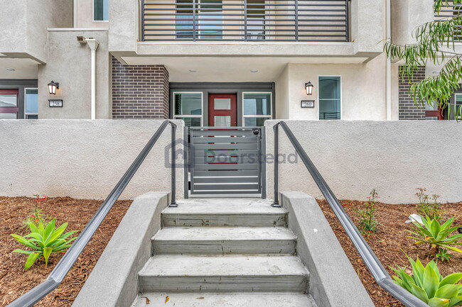 Building Photo - 260 Sash