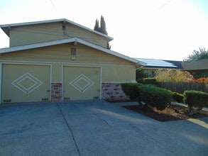 Building Photo - 373 Rodeo Ave