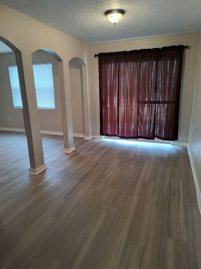 Building Photo - Single Family Home for Rent