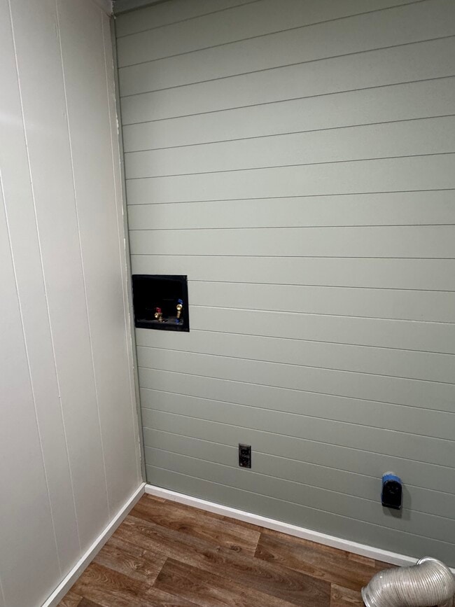 Building Photo - 7485 Sturrock Rd