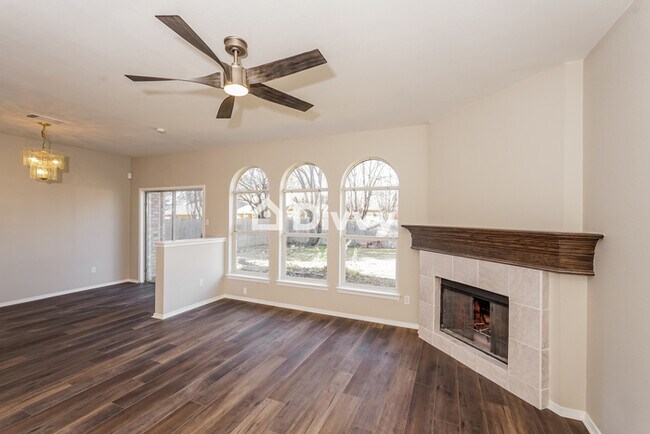 Foto del edificio - 1811 Clayton Dr