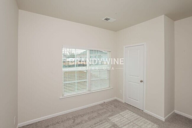 Building Photo - LOWER RENTAL RATE! Market rent $1,969. Rec...