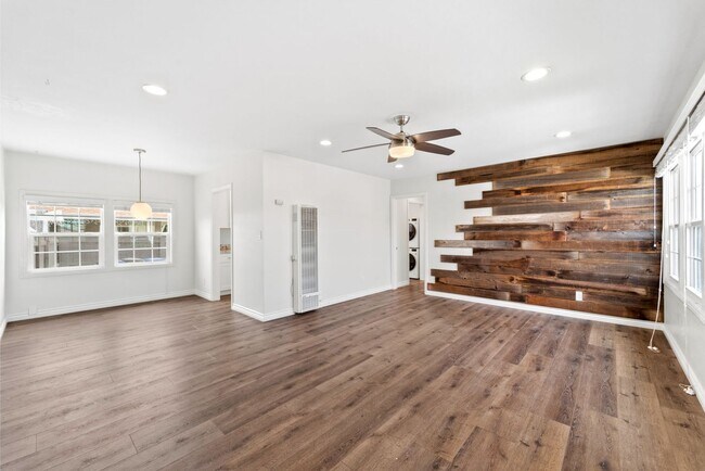 Building Photo - Recently Remodeled Home- MUST SEE!!!!!