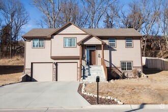 Building Photo - 4725 Plumthicket Dr