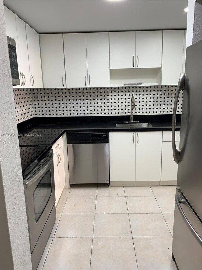 Building Photo - 6960 Miami Gardens Dr