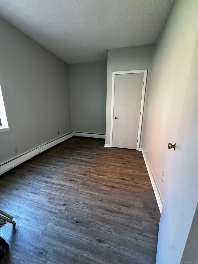 Building Photo - 54 Maple Ave