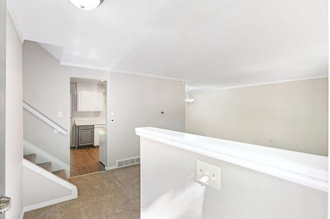 Building Photo - 7141 Deframe Ct