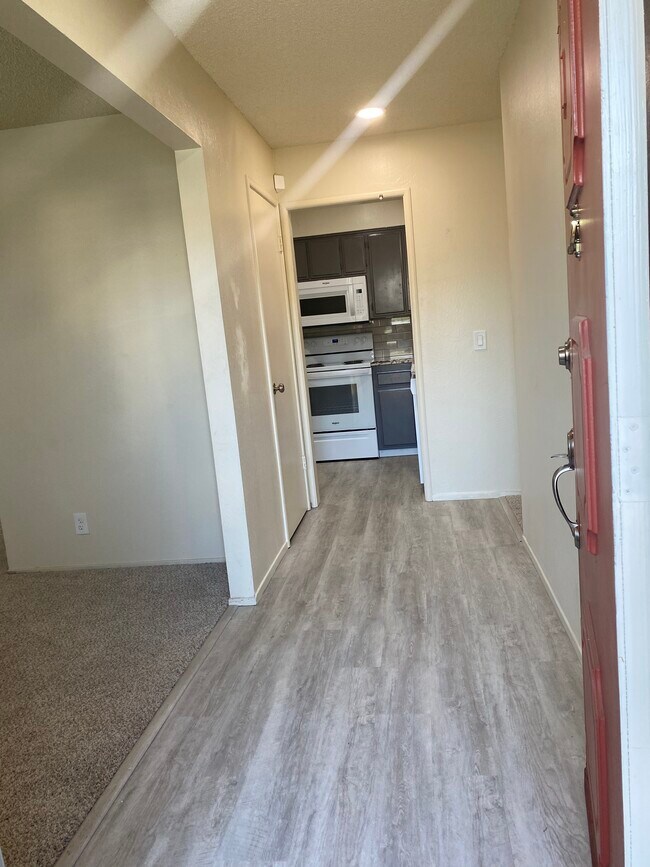 Building Photo - 1267 Casita Dr