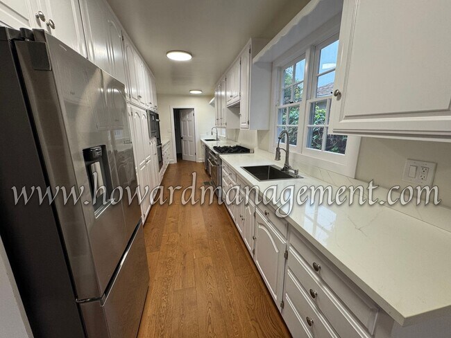 Foto del edificio - Contemporary Style 5bed/5bath Home with Ad...