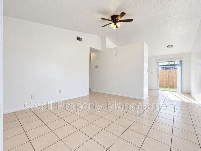 Foto del edificio - 3276 Split Willow Dr