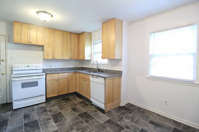 Building Photo - 2 Bedroom 1 Bath Home in Roeland Park