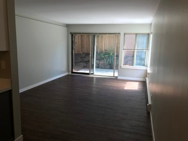 Living area with private patio - 1307 E John St