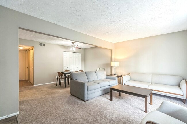 Building Photo - Canter Pointe