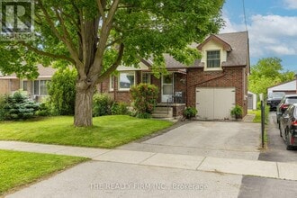Building Photo - 384 Spruce St