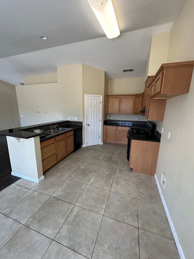 Building Photo - Beautiful Home in Sanger