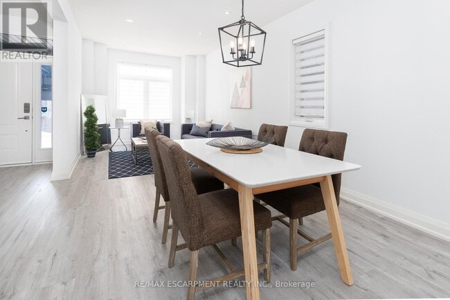 Building Photo - 388 Klein Cir